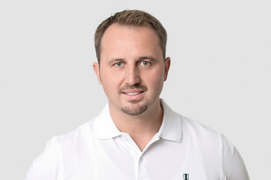 Zahnarzt-Neuburg-Reubel-231253-min Zahnarzt Neuburg - Praxis Reubel - Team - Norbert