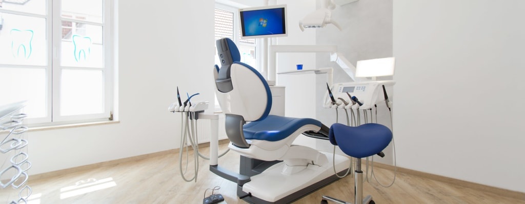 Zahnarzt Neuburg - Reubel - Praxis - Behandlungsstuhl